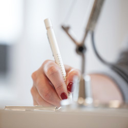 Andrea Schult Galerie Hand Stift